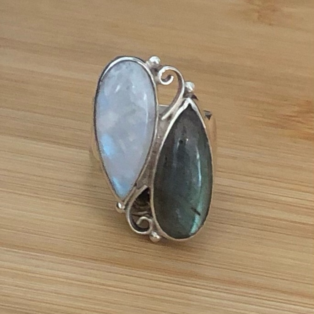 $78 Designer Estate Ring Marked Nepal 925 PTI Size 8